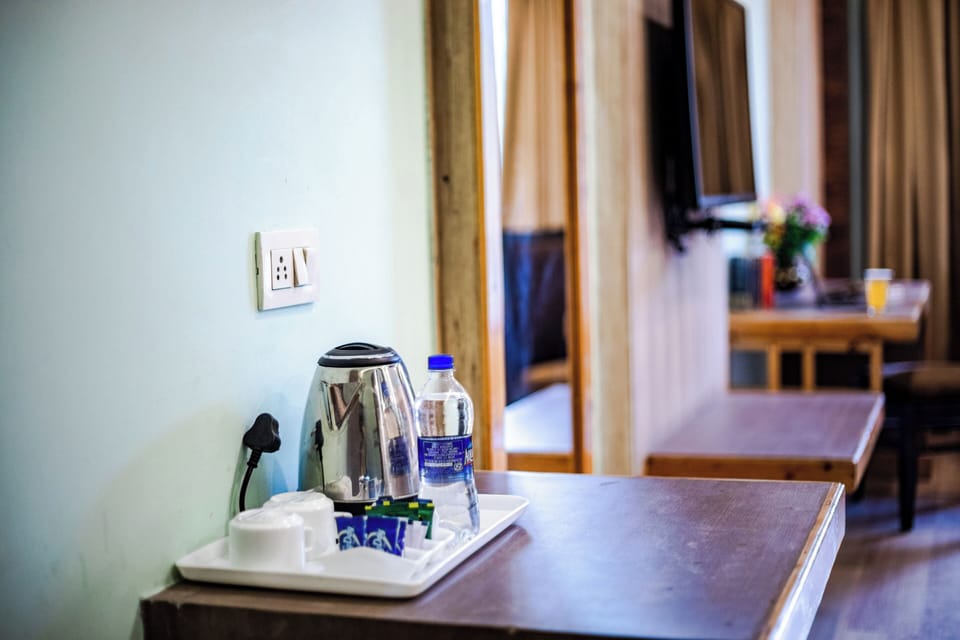 Executive Studio | Desk, laptop workspace, free WiFi