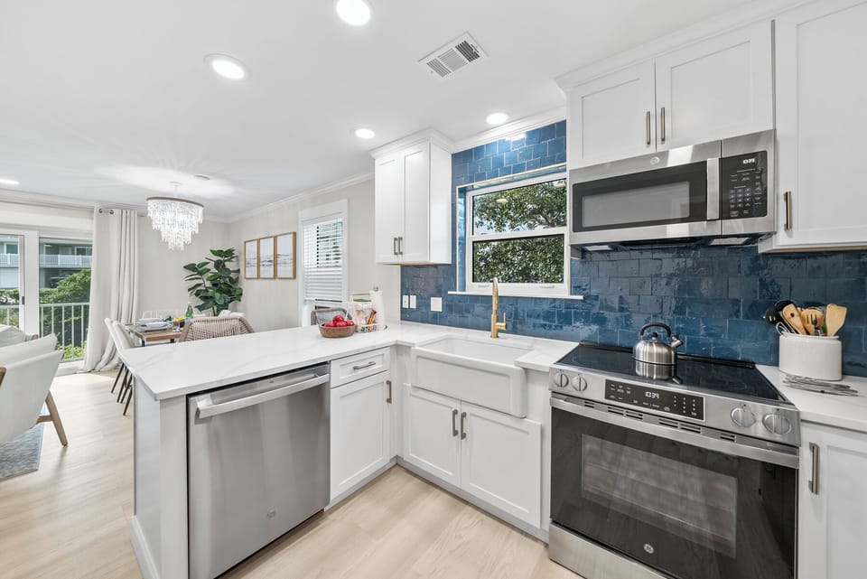 Condo, Multiple Beds, Balcony, Garden View (Beachside Villas 811) | Private kitchen | Fridge, microwave, oven, stovetop