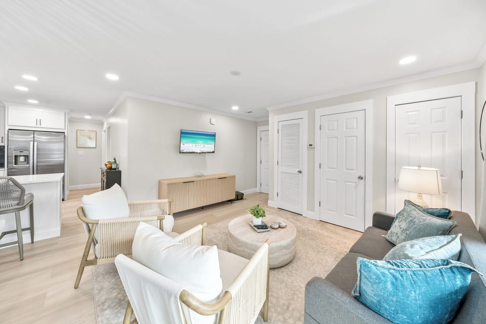 Condo, Multiple Beds, Balcony, Garden View (Beachside Villas 811) | Living area | 42-inch flat-screen TV with digital channels