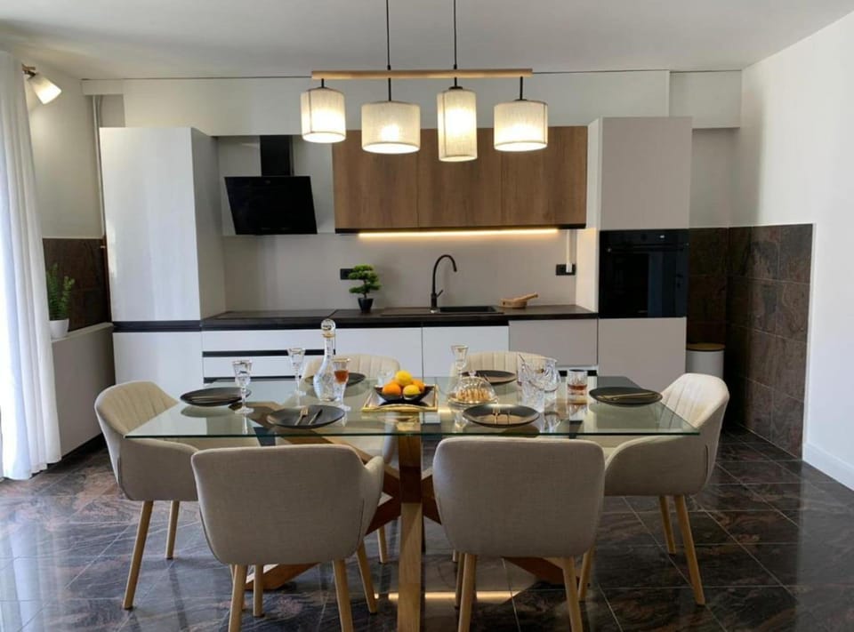 Apartment (Two Bedroom Apartment) | Dining room