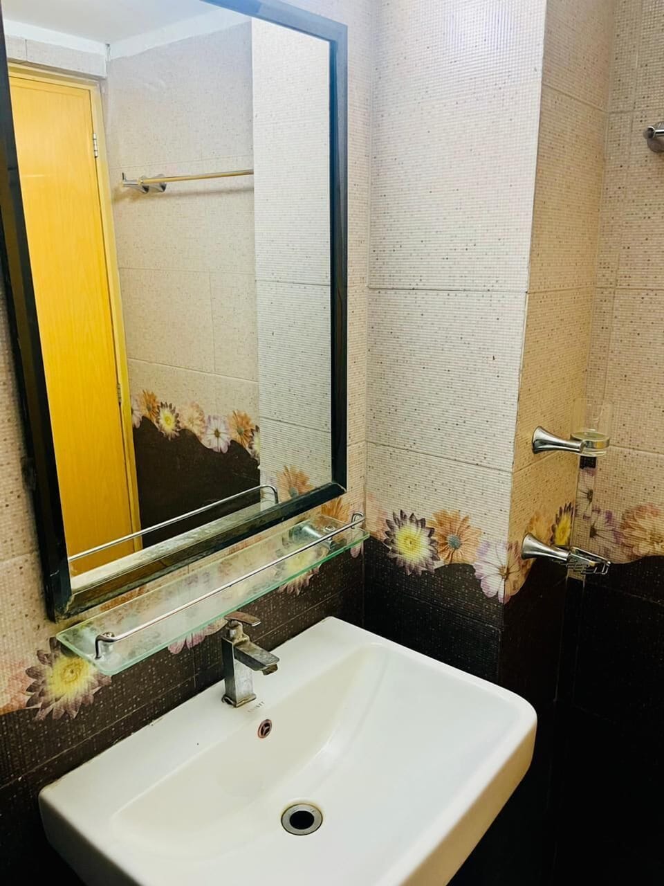 Shower, bidet, towels, soap
