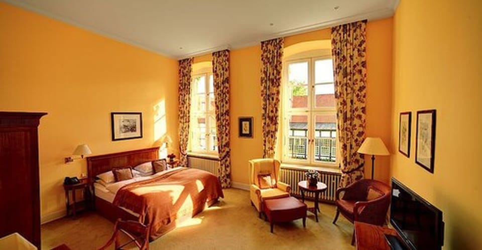 Deluxe Double Room | In-room safe, desk, iron/ironing board, free WiFi