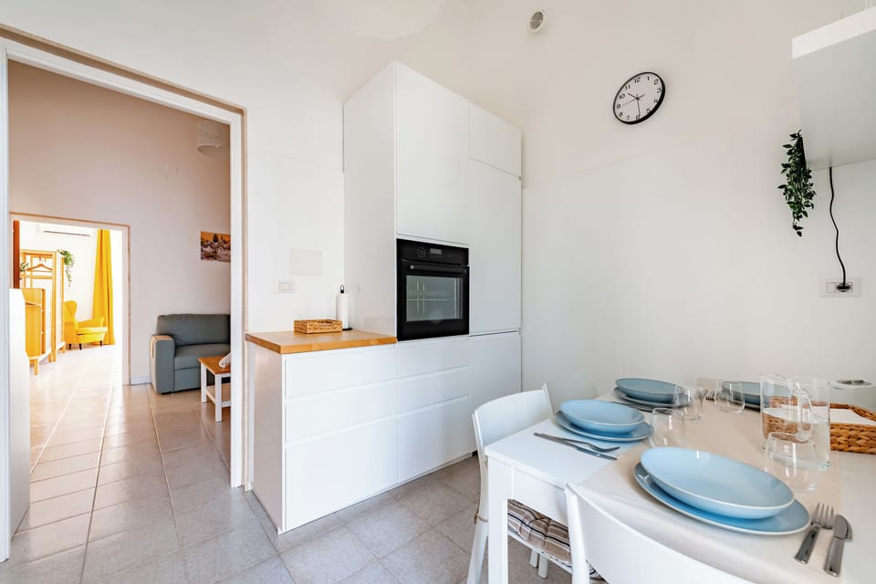 Family Apartment, Multiple Bedrooms (Eva Apartment Bari) | Dining