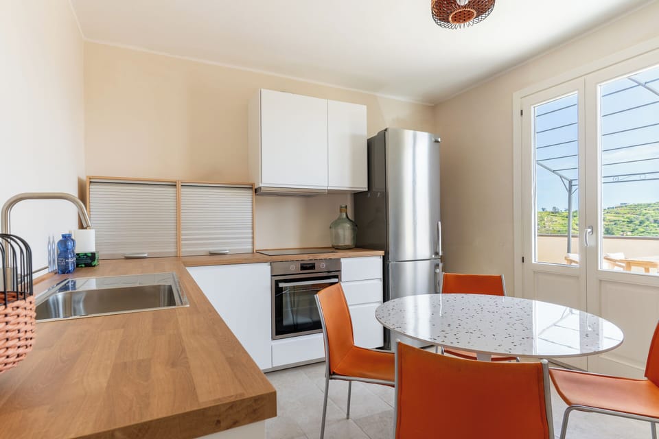House, 2 Bedrooms, Hill View | Private kitchen | Fridge, oven, stovetop, electric kettle
