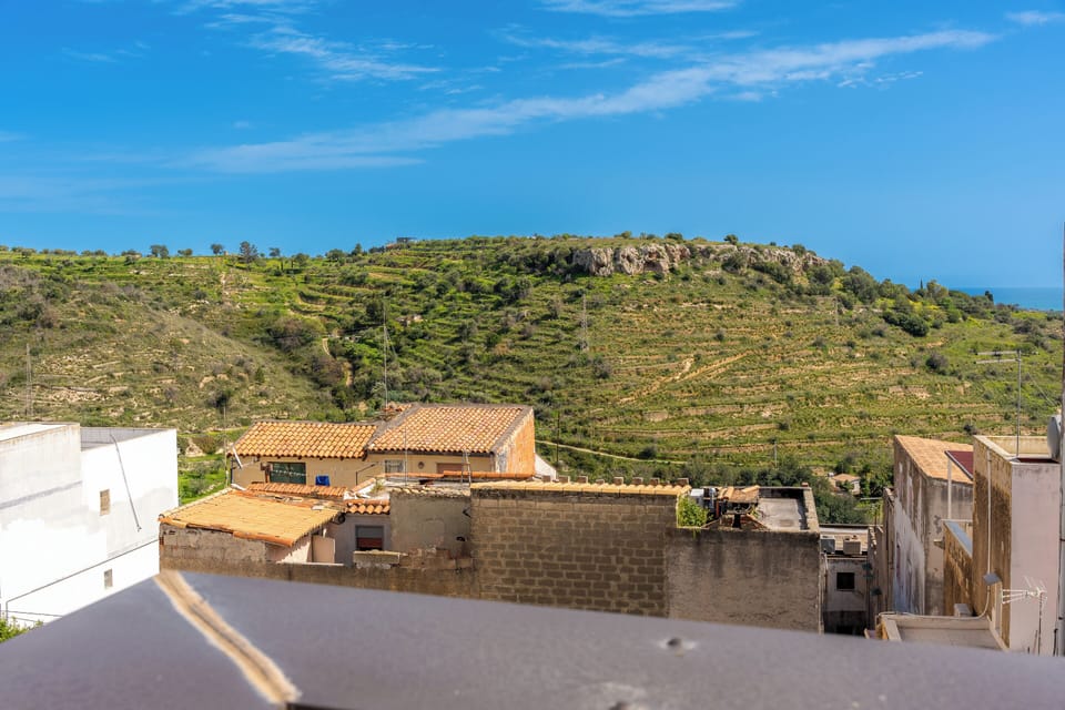 House, 2 Bedrooms, Hill View | Hill view