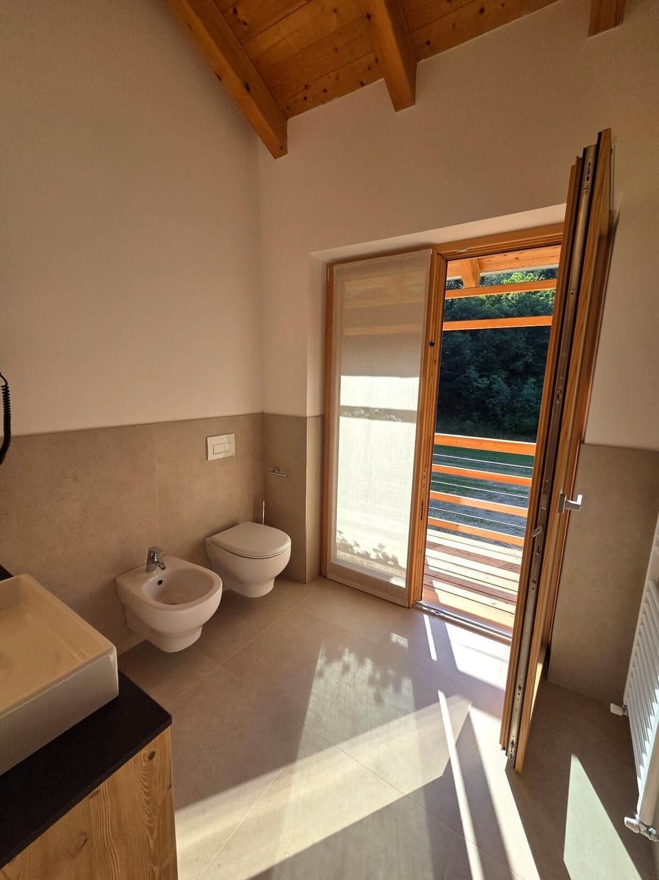 Superior Room, Balcony, Mountain View | Bathroom | Shower, rainfall showerhead, free toiletries, hair dryer