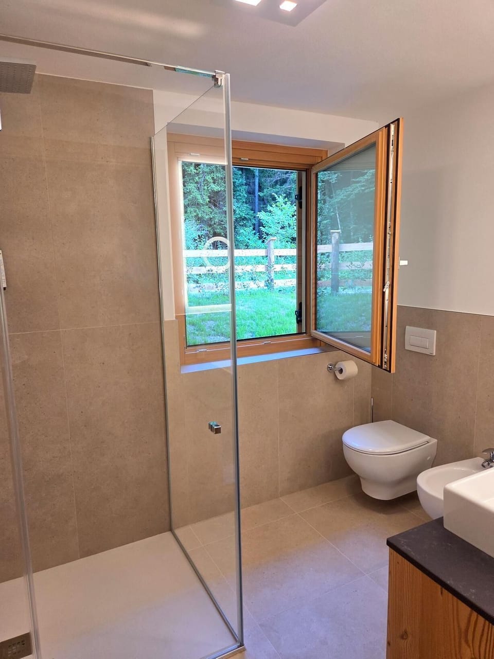 Superior Room, Balcony, Mountain View | Bathroom | Shower, rainfall showerhead, free toiletries, hair dryer