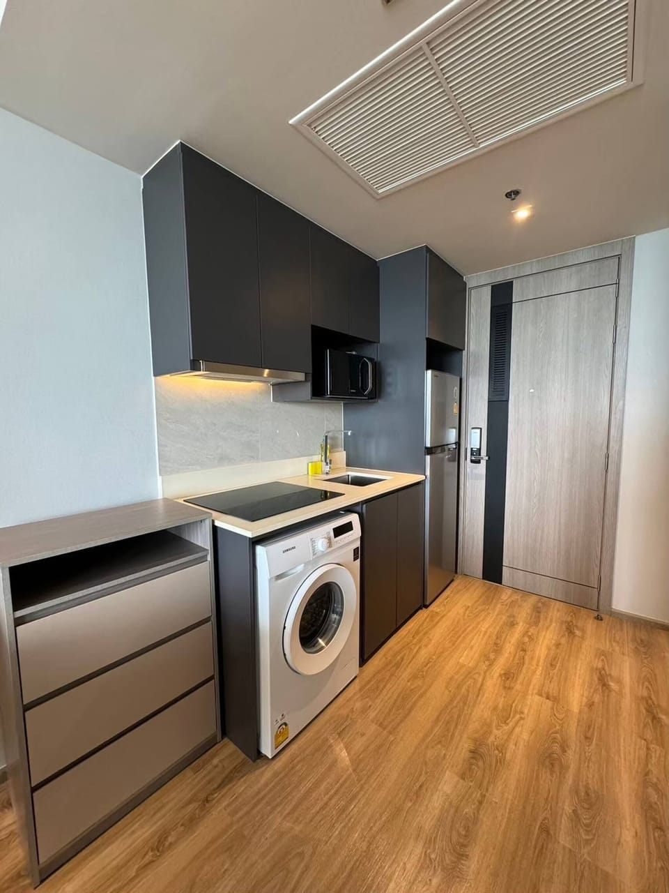 Apartment, 1 Bedroom, Accessible, Smoking | Laundry
