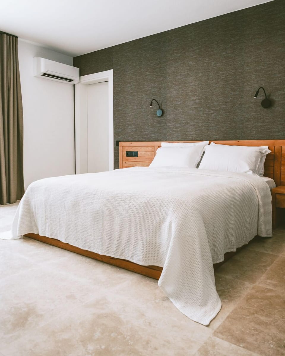 Double Room, Garden View, Garden Area | Desk, laptop workspace, soundproofing, individually decorated