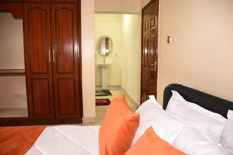 Family Suite, Garden View | Desk, laptop workspace, free WiFi, bed sheets
