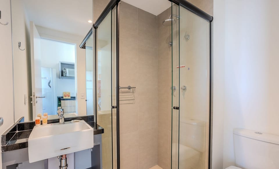 Basic Apartment | Bathroom | Shower