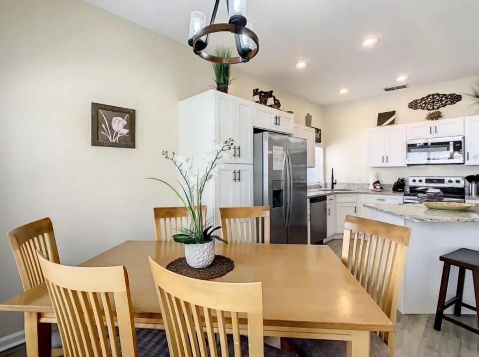 House | In-room dining
