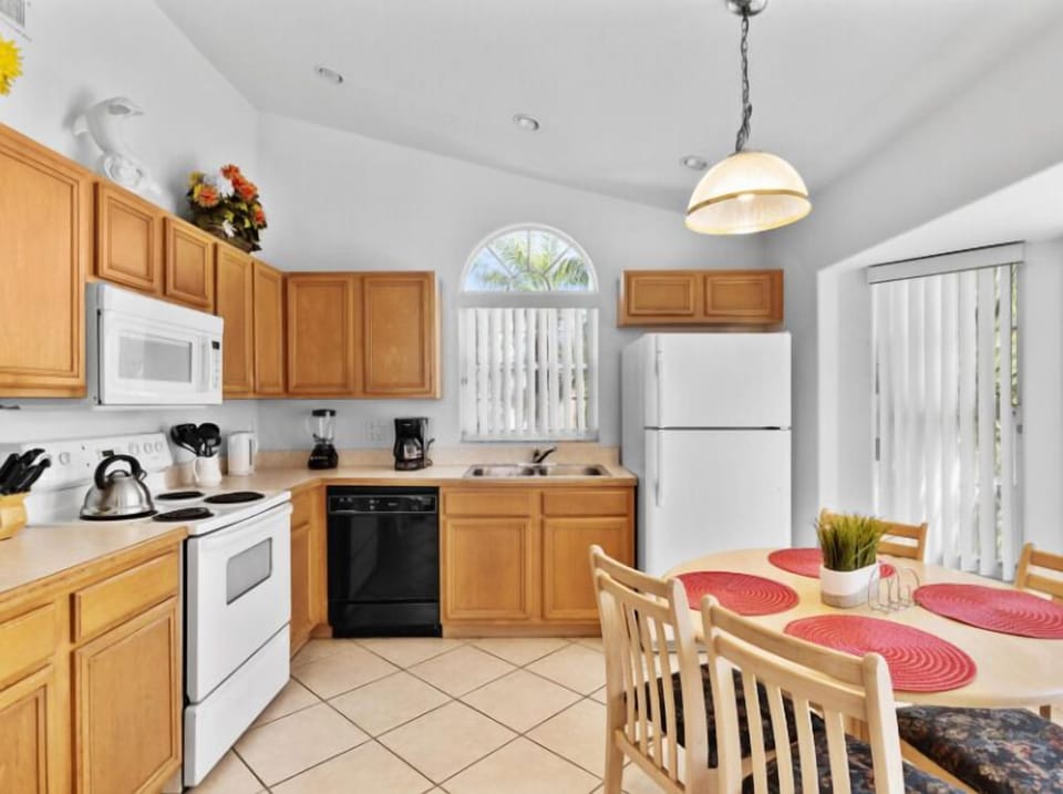 House | Private kitchen | Full-size fridge, microwave, oven, stovetop
