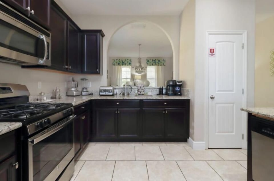 House | Private kitchen | Full-size fridge, microwave, oven, stovetop