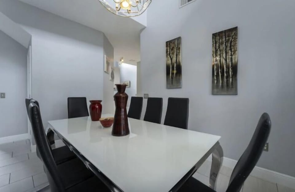 House | In-room dining