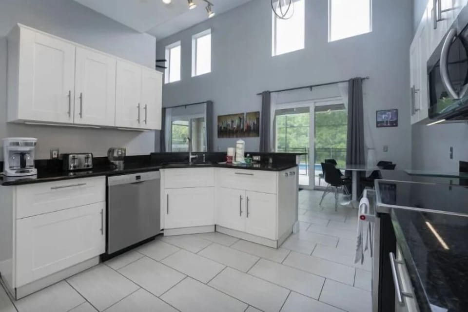 House | Private kitchen | Full-size fridge, microwave, oven, stovetop
