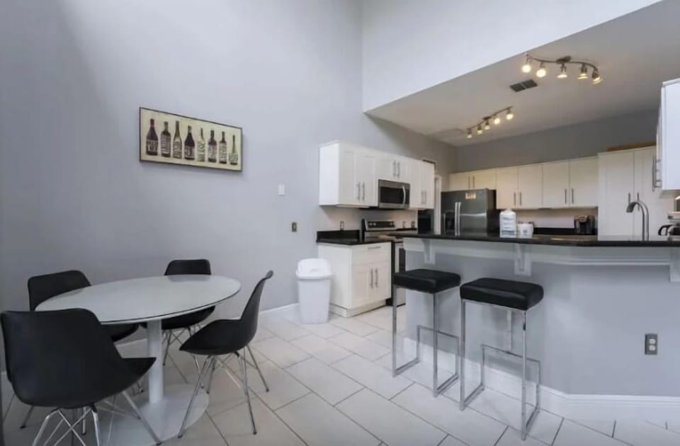 House | In-room dining