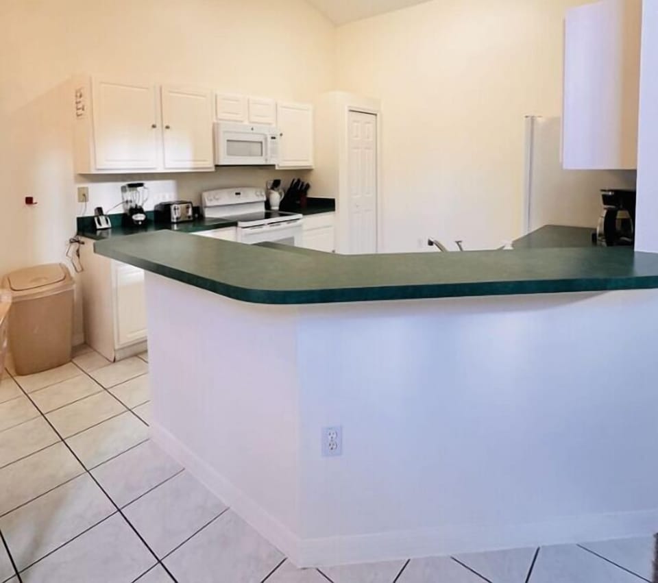 House | Private kitchen | Full-size fridge, microwave, oven, stovetop
