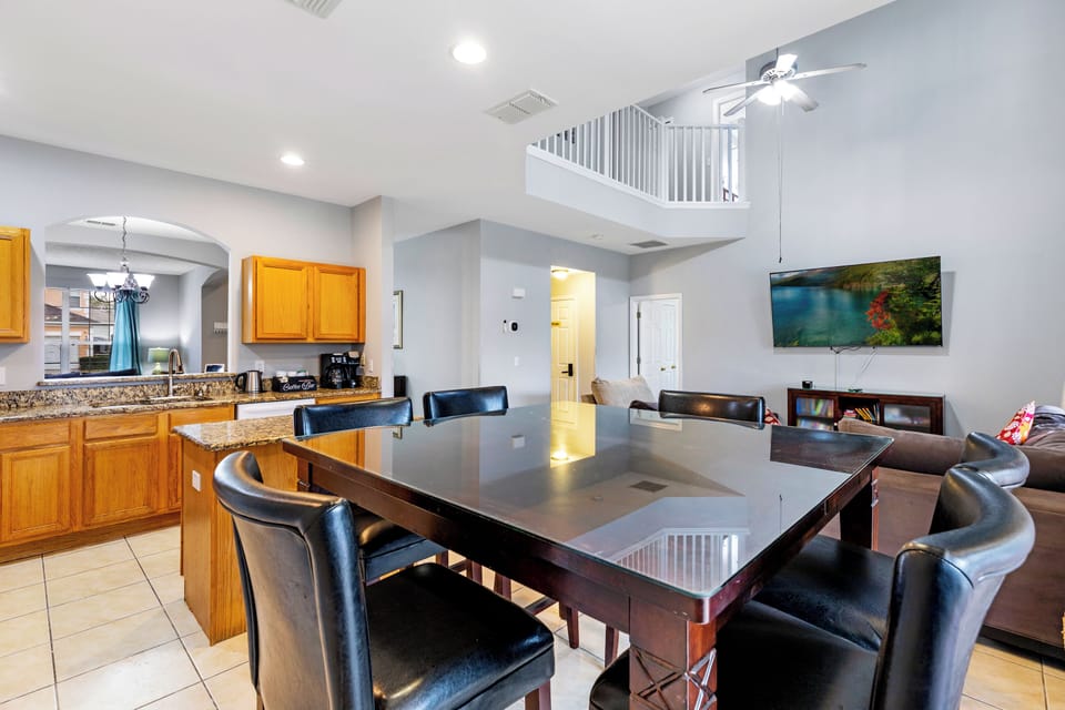 House | In-room dining