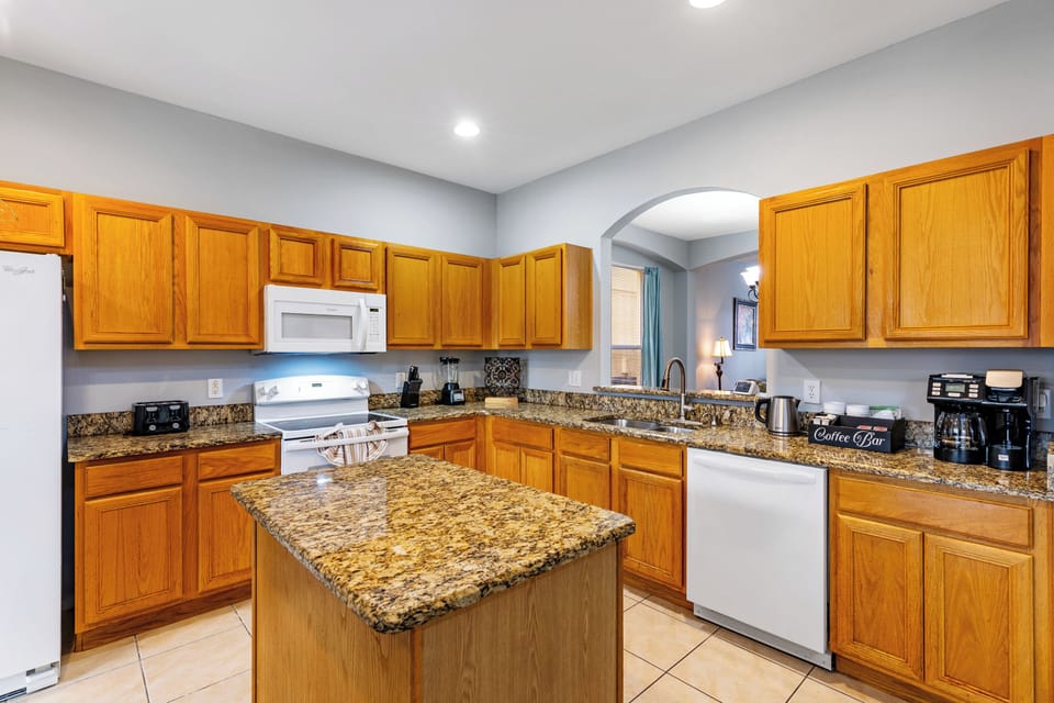 House | Private kitchen | Full-size fridge, microwave, oven, stovetop