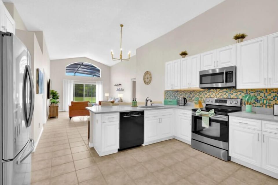 House | Private kitchen | Full-size fridge, microwave, oven, stovetop