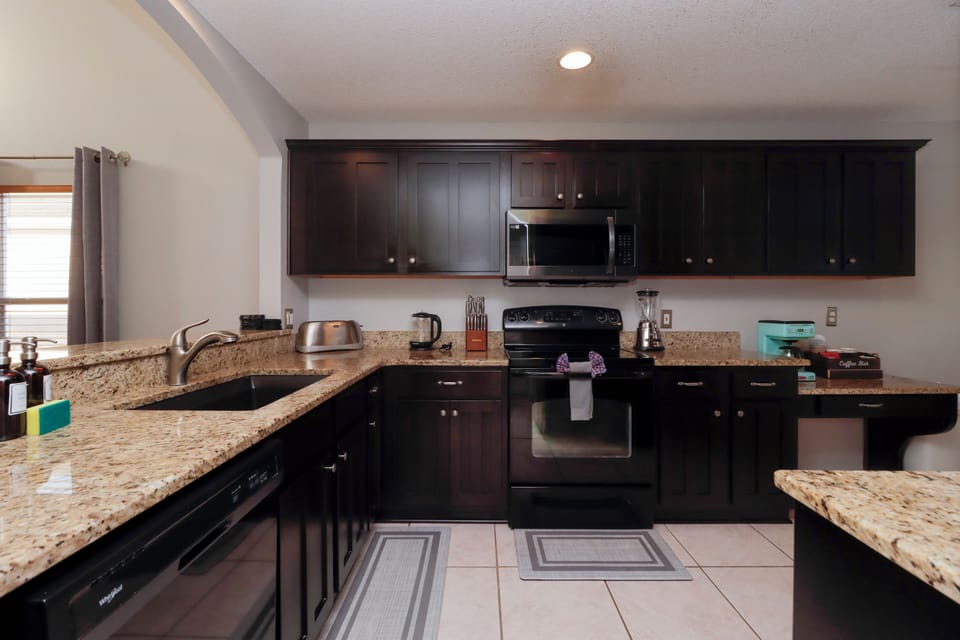 House | Private kitchen | Full-size fridge, microwave, oven, stovetop