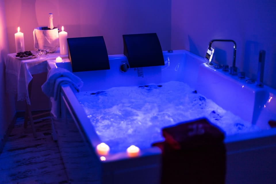 Deluxe Studio Suite, 1 Bedroom, Jetted Tub | Jetted tub