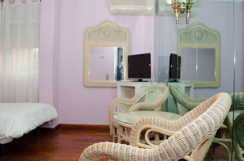 Triple Room | In-room safe, blackout drapes, iron/ironing board, free WiFi