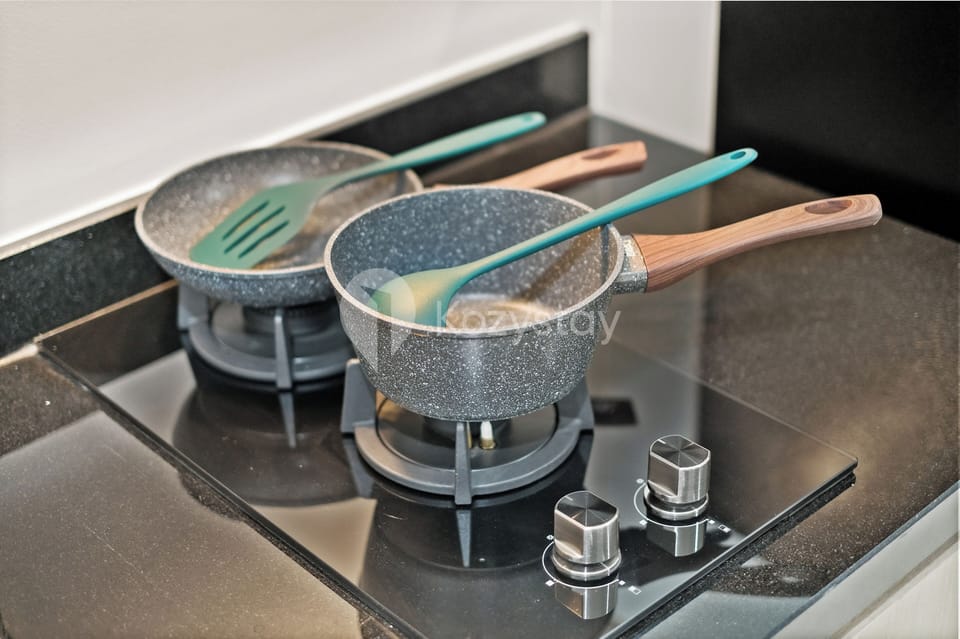 Apartment, 1 Bedroom, City View | Private kitchen | Full-size fridge, microwave, rice cooker, cookware/dishes/utensils
