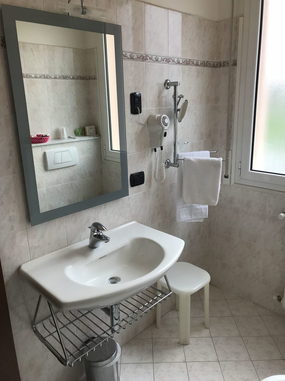 Bathroom sink