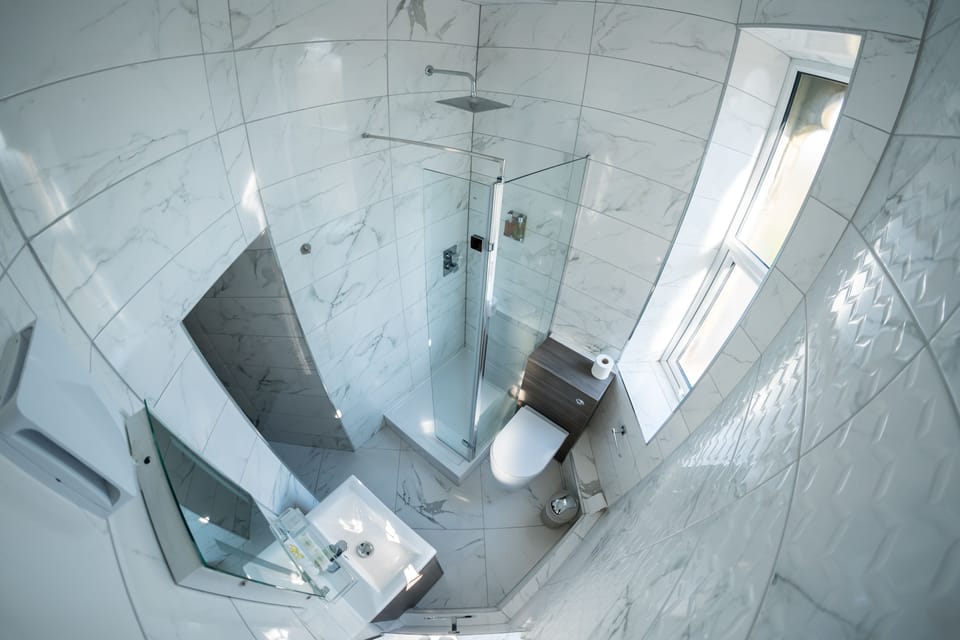 Deluxe Double Room, 1 Double Bed | Bathroom | Combined shower/tub, deep soaking tub, free toiletries, hair dryer