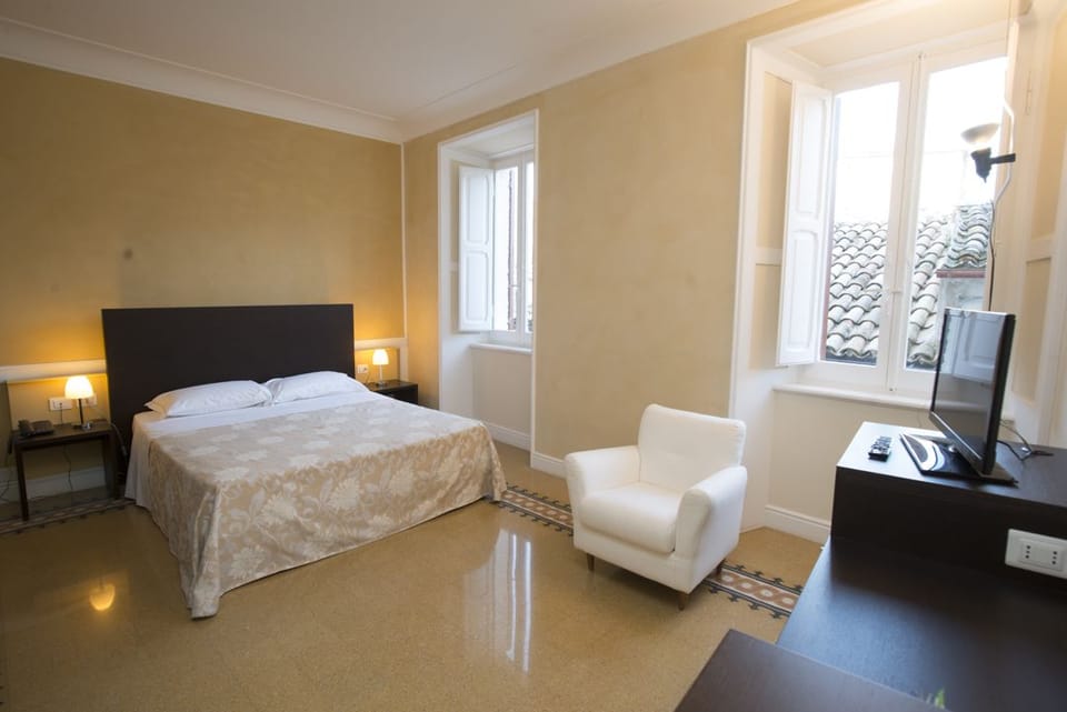 Double Room | Premium bedding, minibar, in-room safe, desk