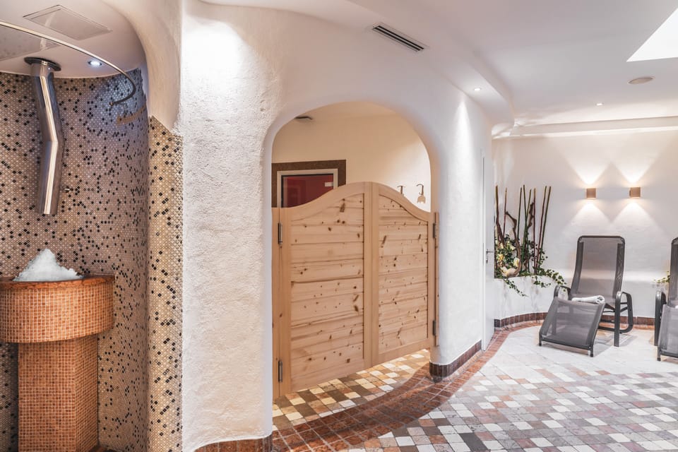 Sauna, steam room