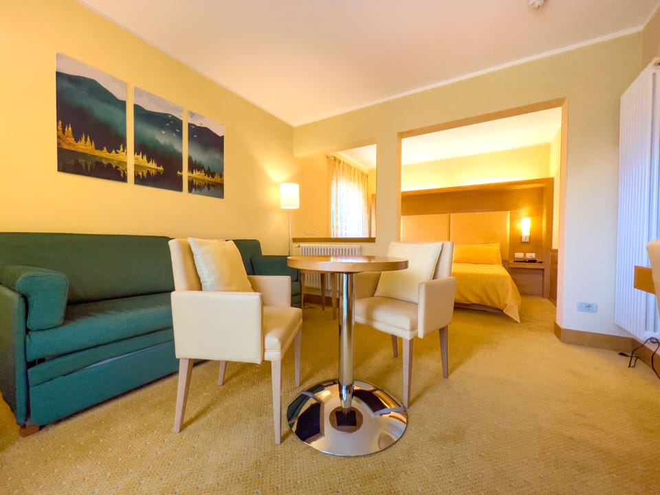 Junior Studio Suite, Mountain View | In-room safe, desk, laptop workspace, free WiFi