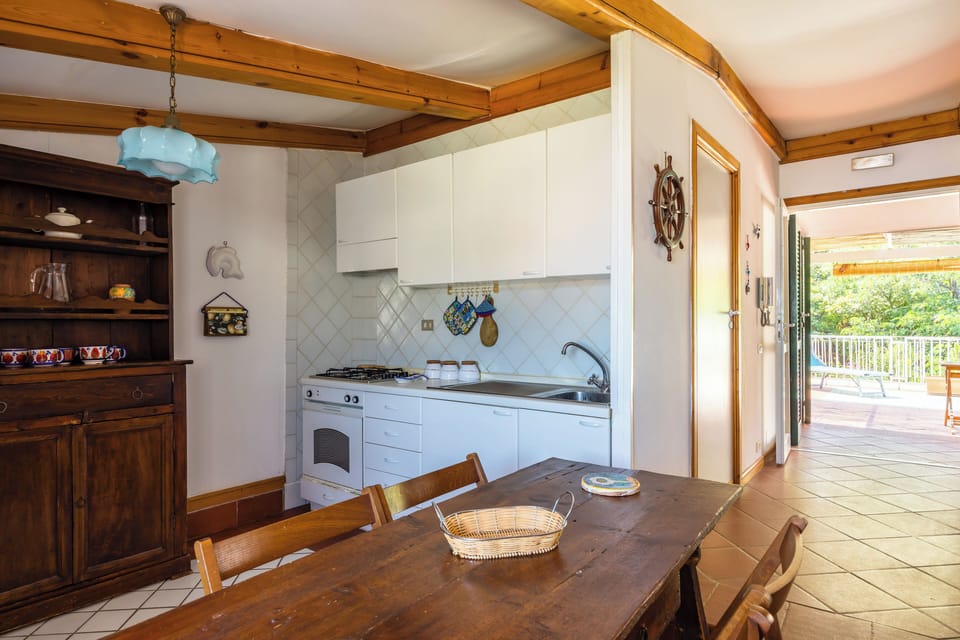 Apartment (3 Bedrooms) | Private kitchen | Oven, stovetop, electric kettle, cookware/dishes/utensils