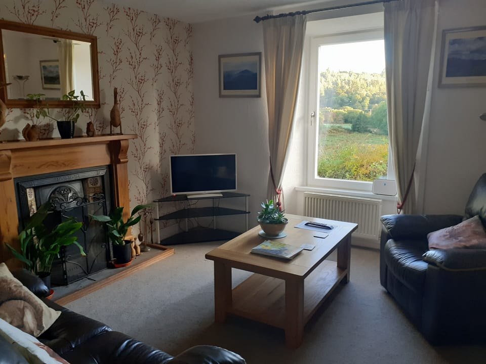 32-inch flat-screen TV with digital channels, TV