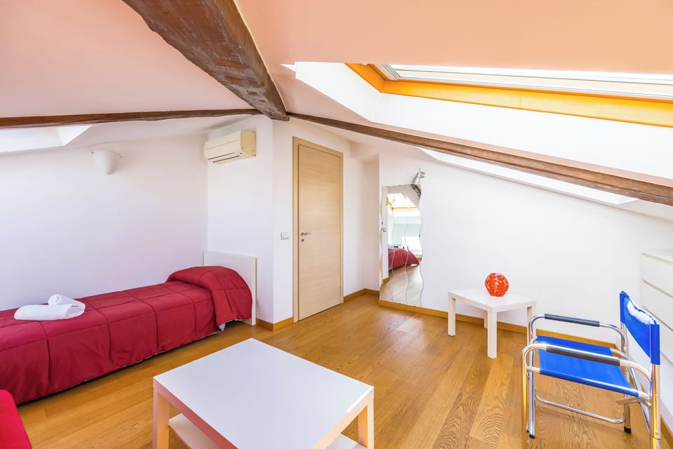 Apartment (2 Bedrooms) | 2 bedrooms, laptop workspace, bed sheets