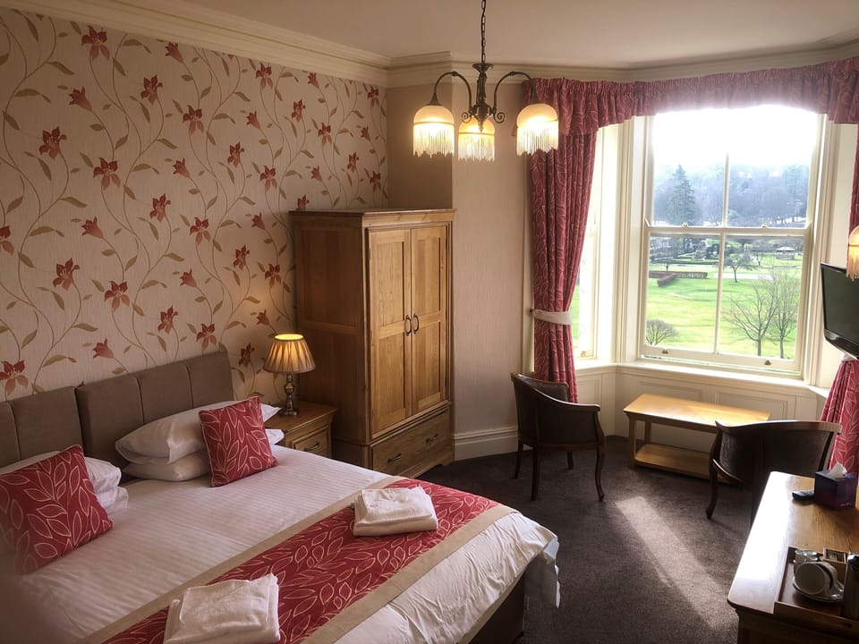 Superior Double or Twin Room, Ensuite, Mountain View