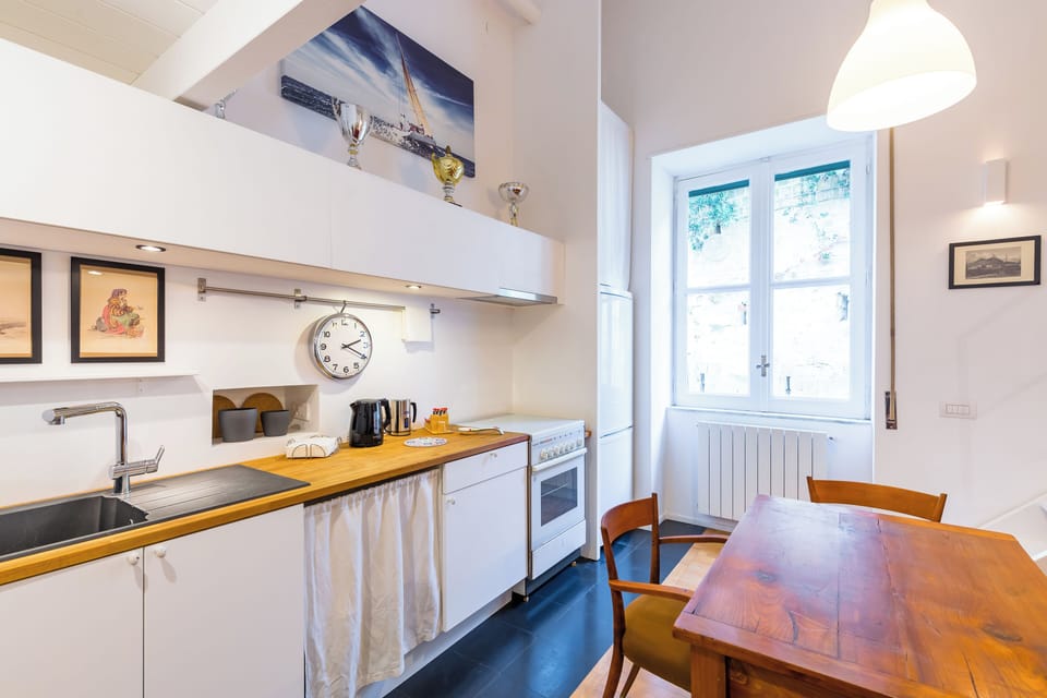 Apartment (1 Bedroom) | Private kitchen | Oven, stovetop, electric kettle, cookware/dishes/utensils