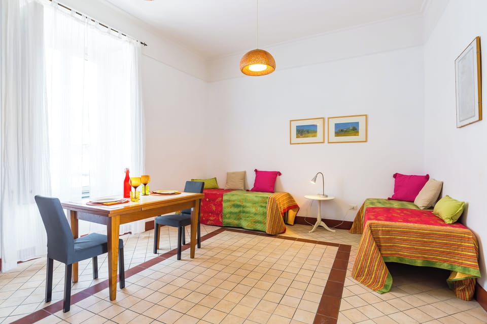 Apartment (3 Bedrooms) | Living area