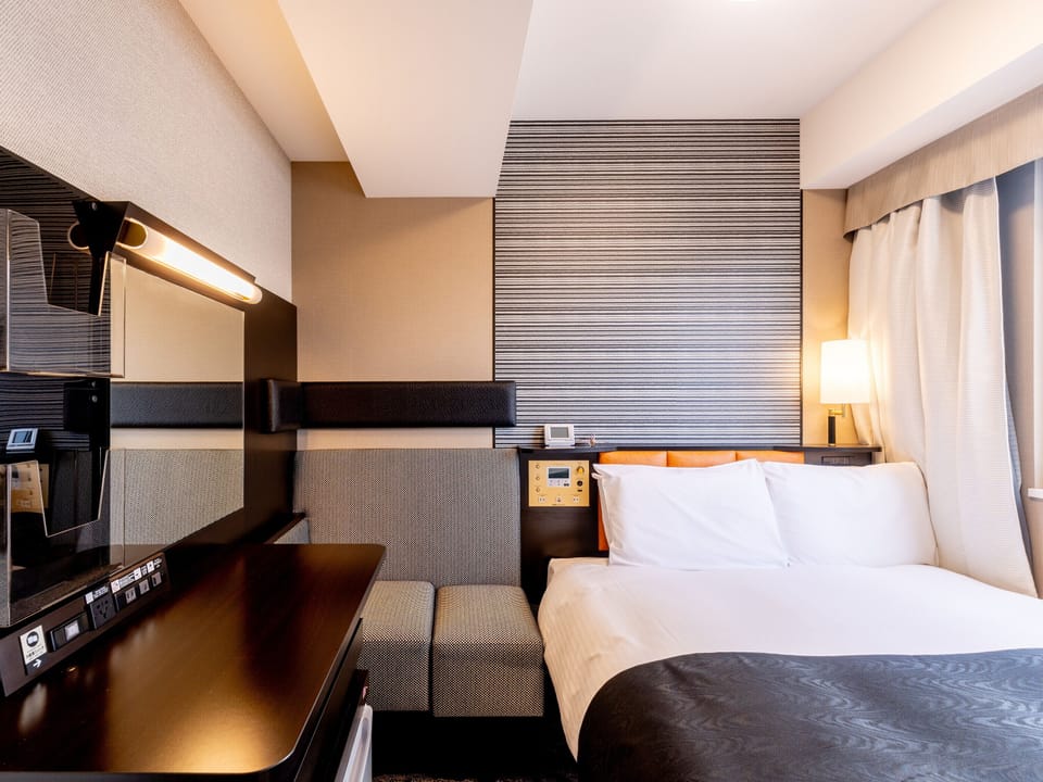 Blackout drapes, WiFi (free), bed sheets
