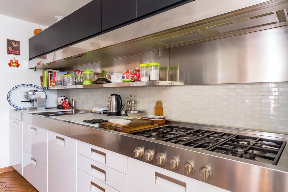 Apartment (3 Bedrooms) | Private kitchen | Microwave, oven, stovetop, dishwasher