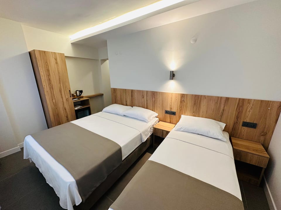 Superior Twin Room | Minibar, free WiFi, bed sheets