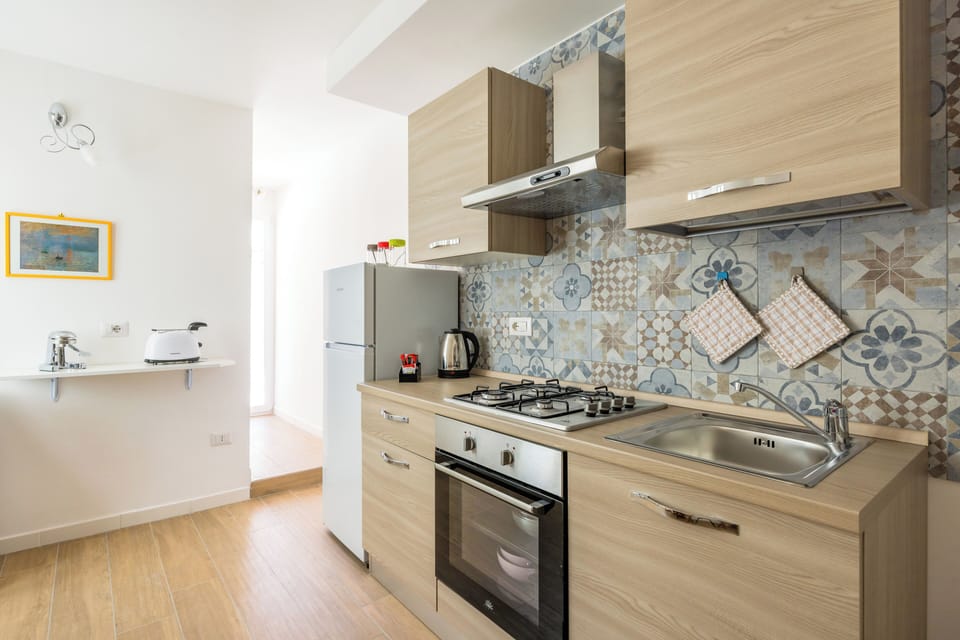 Apartment (2 Bedrooms) | Private kitchen | Oven, electric kettle