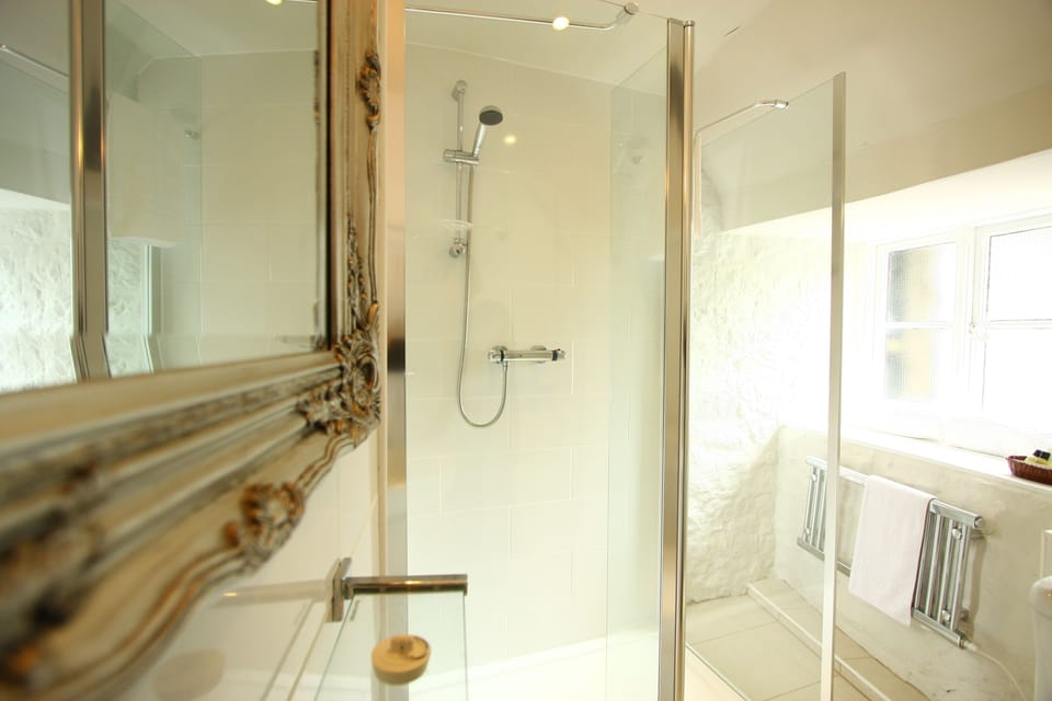 Luxury Double Room, Mountain View (Bovey) | Bathroom shower