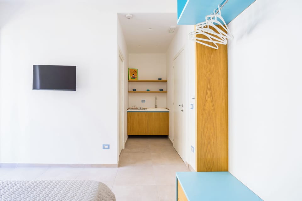 Apartment (2 Bedrooms) | Private kitchenette | Espresso maker, electric kettle