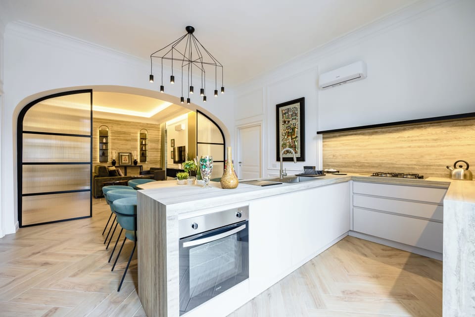 Apartment (3 Bedrooms) | Private kitchen | Oven, espresso maker, electric kettle