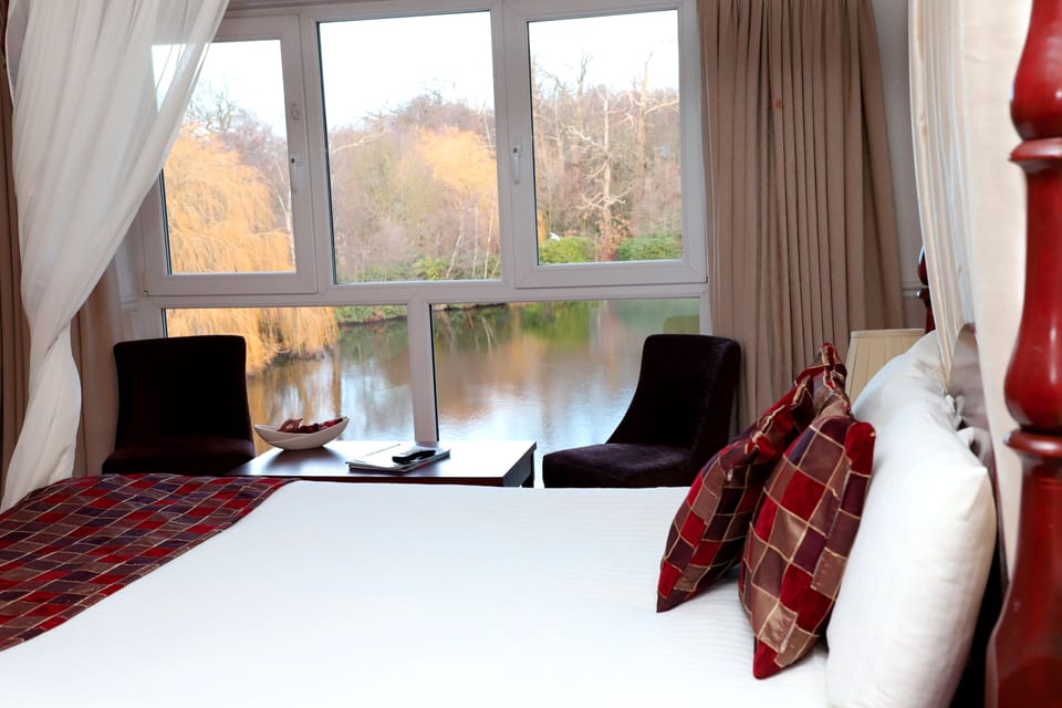 Bridal Lake View  | Desk, laptop workspace, iron/ironing board, free WiFi