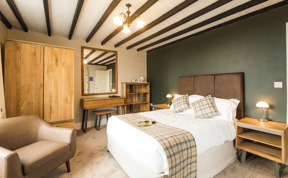 Superior Double Room (No pets) | In-room safe, iron/ironing board, cribs/infant beds, free WiFi