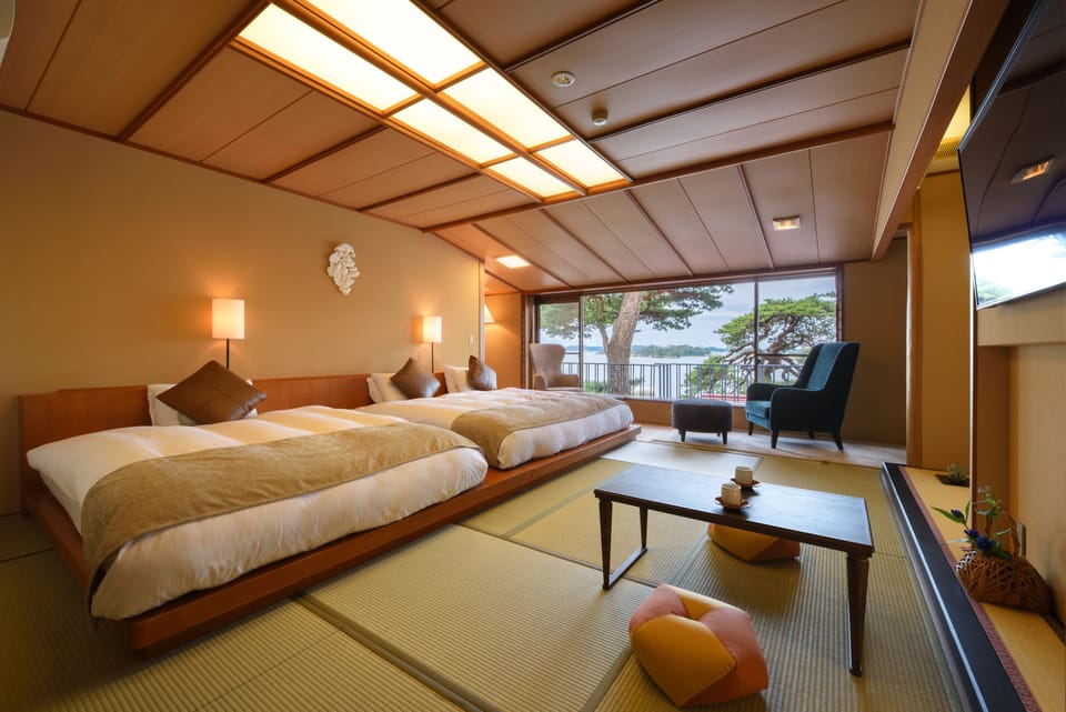 Deluxe Room | Down comforters, minibar, in-room safe, blackout drapes